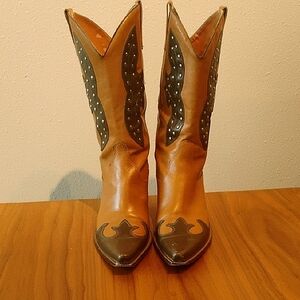 BCBGirls Brown Heeled Boots Classic Western Style Pointed Toe